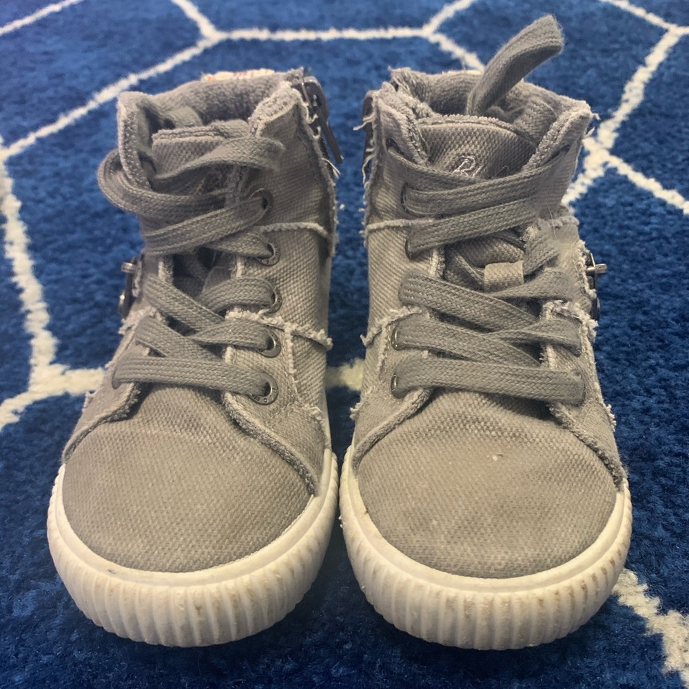 BLOWFISH size 9 toddler zip up sneaker shoes.
